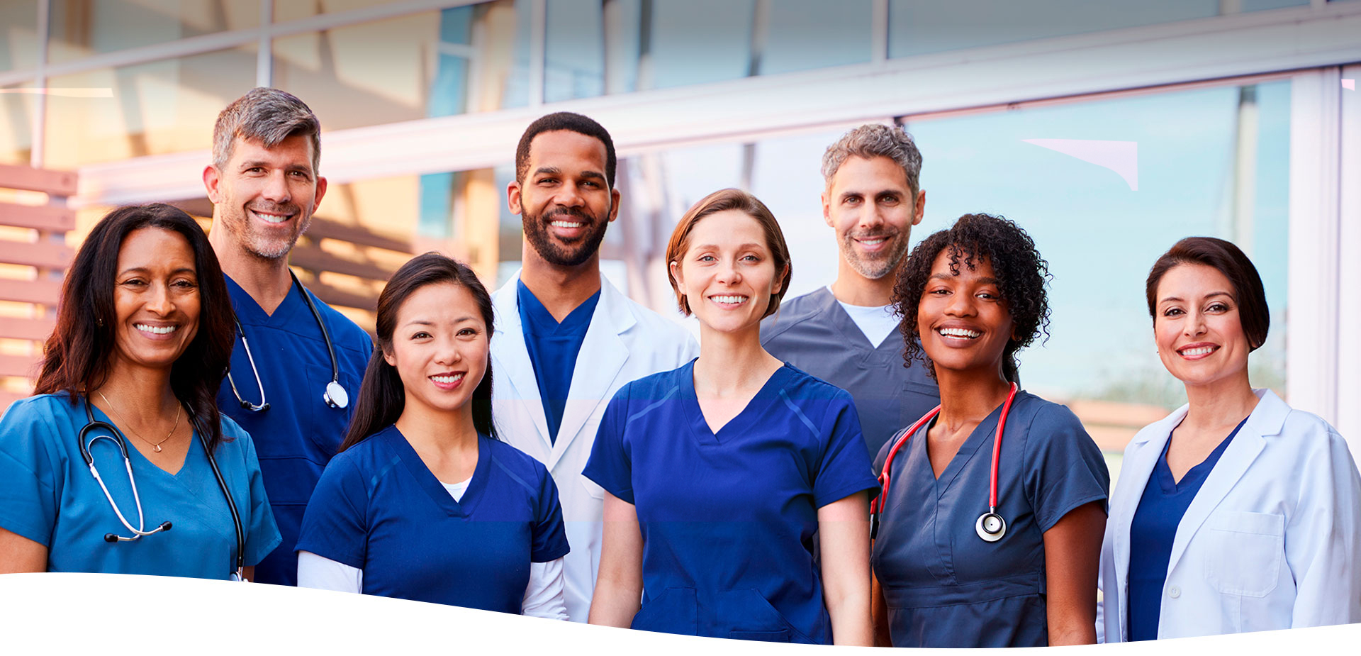 Doctores y doctoras sonriendo